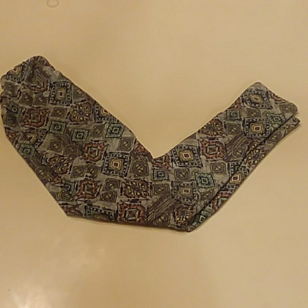 Lularoe tween blue Aztec print leggings